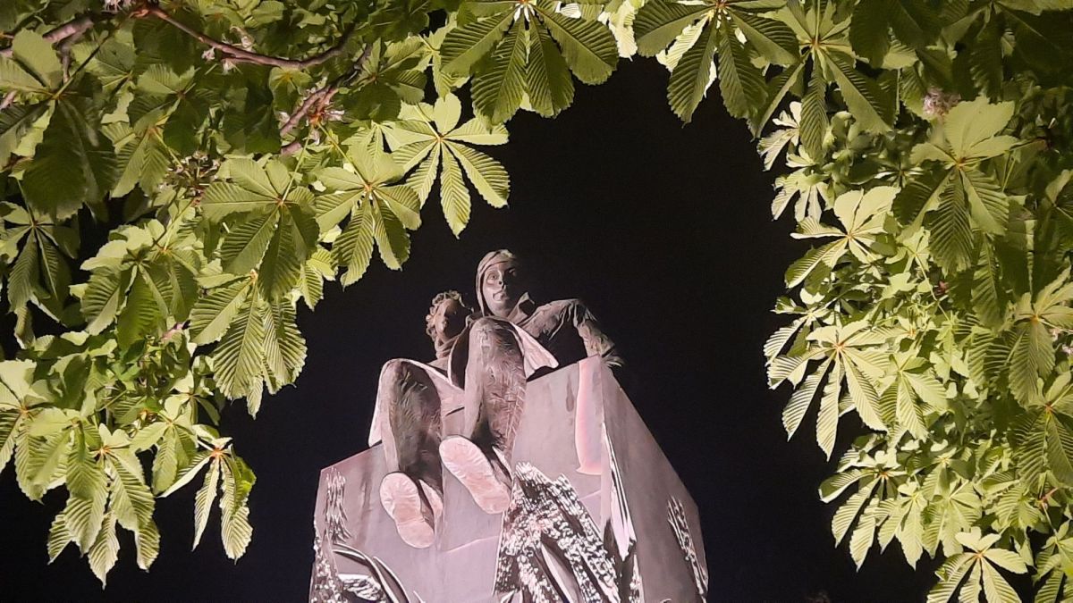 「必須要和人類談談」：神秘作家81年前的信