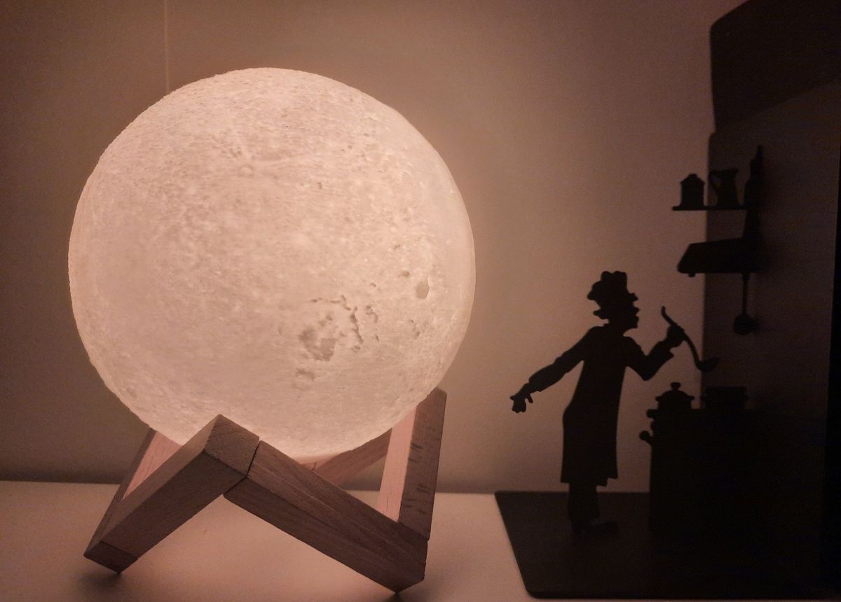 魔性，通靈及秋日的詩歌